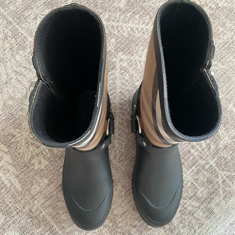 Burberry Zane Vintage Rainboots - Picture 4 of 8